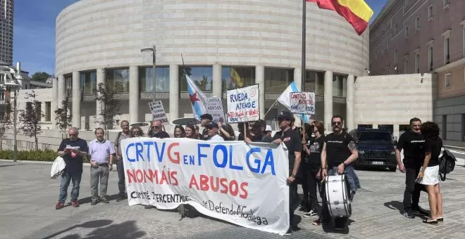 Los trabajadores de la tele pública gallega protestan en Madrid contra la manipulación: "Feijóo es el responsable"