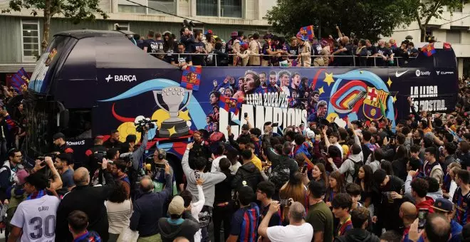 Els culés tornen al carrer per la rua de les campiones i els campions del Barça