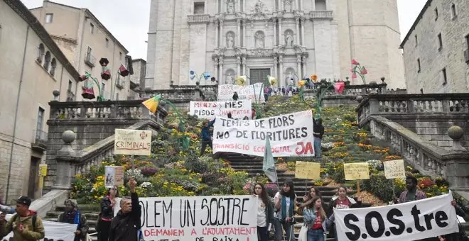 Activistes gironins aprofiten el Temps de Flors per denunciar un model de ciutat que "expulsa" els veïns