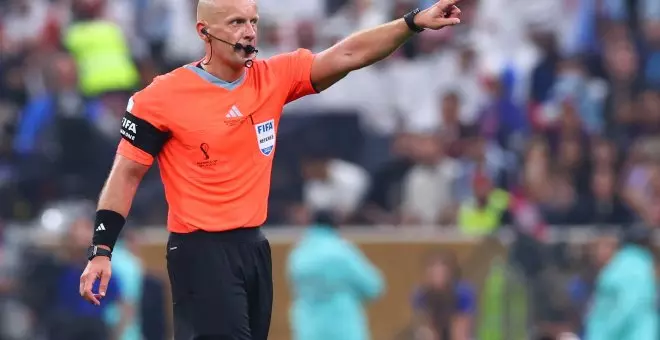La UEFA investiga al árbitro de la final de la Champions League tras participar en un acto de la ultraderecha polaca