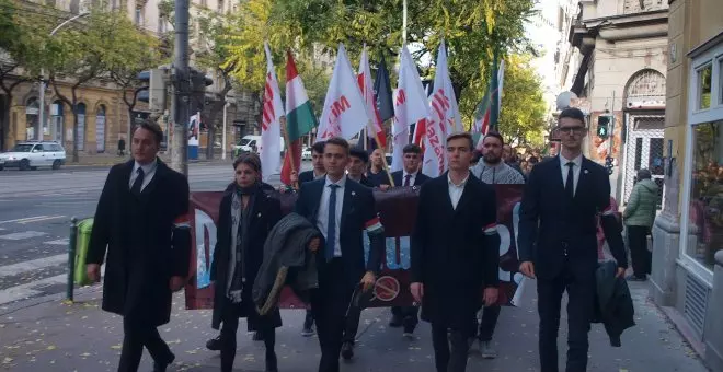 Un partido húngaro que promueve el odio contra gitanos adoctrinará a ultras españoles en Guadarrama