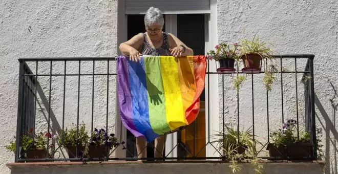 Vecinos de Nàquera, València, se rebelan ante Vox y cuelgan banderas arcoíris