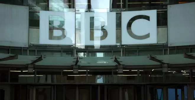 La BBC suspende a un presentador que pagó a un menor por fotos sexuales