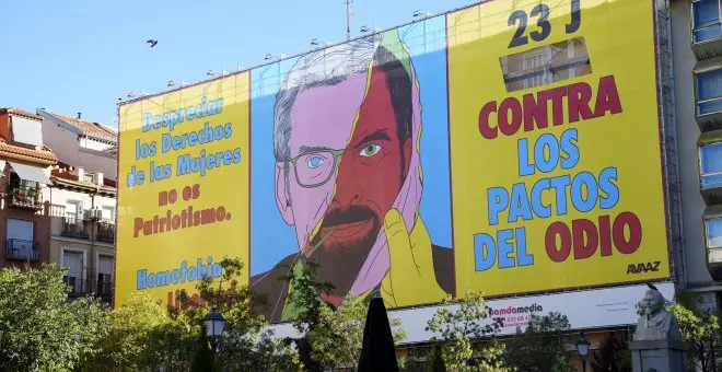 Ordenan retirar la parte de una lona en Madrid que advertía sobre los "pactos del odio" de PP y Vox
