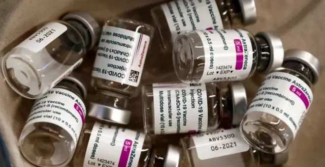 AstraZeneca deja de vender en Europa su vacuna contra el coronavirus tras admitir que puede provocar trombosis