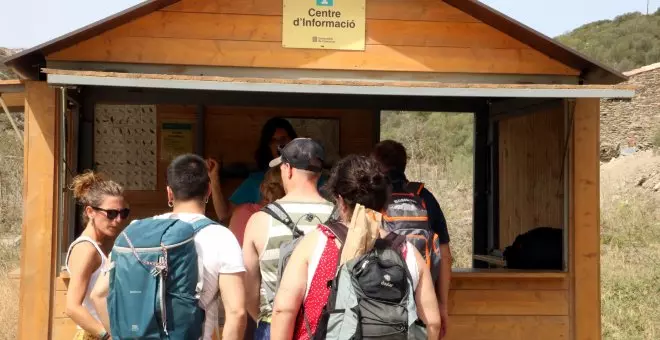 47 informadors consciencien els visitants dels parcs naturals sobre com actuar-hi