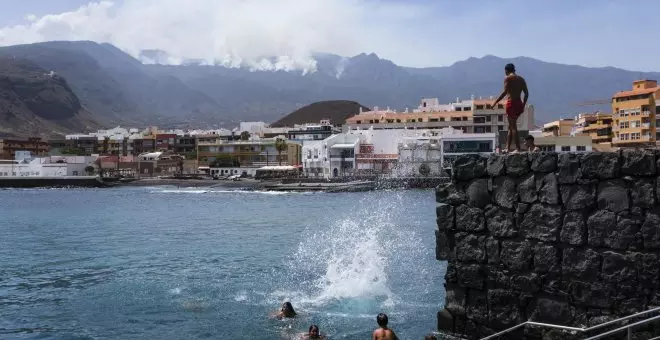 El incendio de Tenerife frena su avance y algunos evacuados regresan a sus casas
