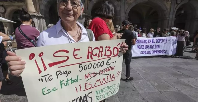 Manifestación feminista contra Rubiales en Salamanca: "El feminismo en el deporte no es una opción"