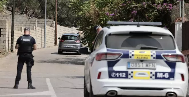 Un policía retirado atrincherado en Alzira mata a su exmujer y se quita la vida​