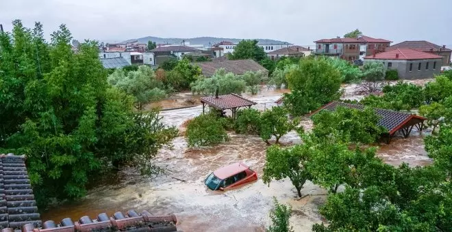 Las lluvias torrenciales tras los incendios estivales en Grecia dejan un muerto