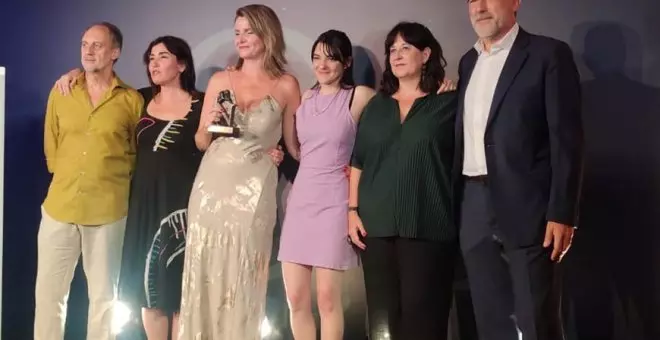 La escritora sevillana Silvia Hidalgo gana el Premio Tusquets adentrándose en el torbellino de una mujer en la crisis de los 40
