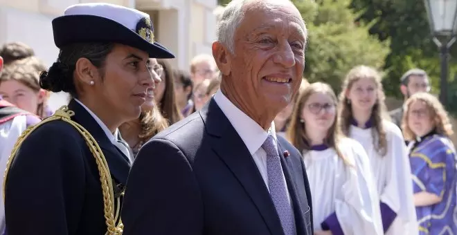 El presidente de Portugal hace un comentario machista sobre el escote de una joven