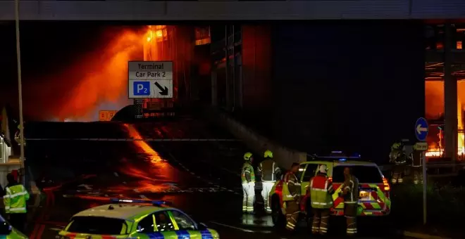 El aeropuerto londinense de Luton reanuda sus vuelos tras suspenderlos por un incendio