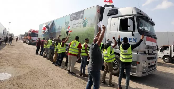 Guerra Israel-Hamás: Un segundo convoy con ayuda humanitaria atraviesa el lado egipcio del paso de Rafah rumbo a Gaza