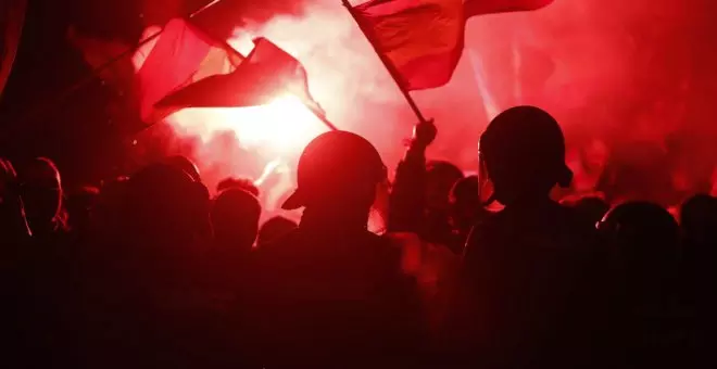 Neofascistas y falangistas agitan junto a Vox las protestas en sedes del PSOE para “impedir” la investidura de Sánchez