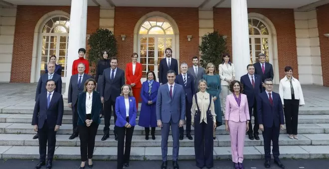 Así ha arrancado el nuevo Gobierno: la foto de familia en Moncloa y el primer Consejo de Ministros