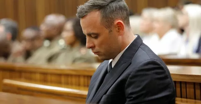 Oscar Pistorius obtiene la libertad condicional tras una década en la cárcel por asesinar a su pareja