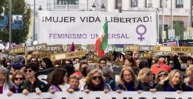Miles de personas protestan en Madrid contra la violencia machista en una marcha con las ministras del PSOE