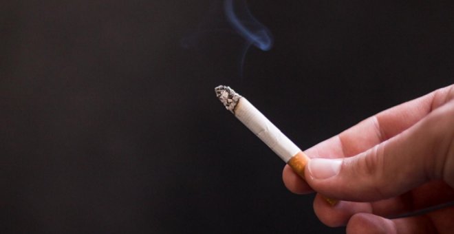 Hacienda ingresa por tabaco el doble que hace 25 años con la mitad del consumo