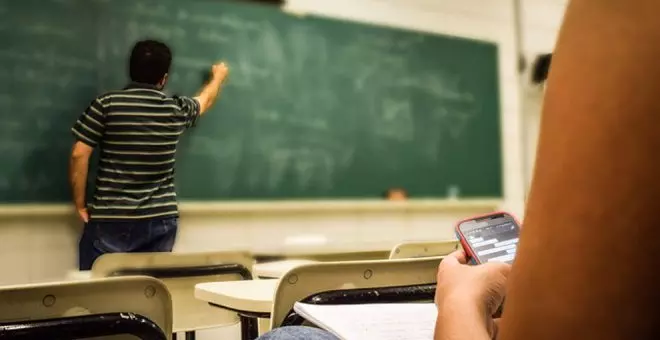 Educación plantea prohibir los móviles en Primaria y Secundaria durante el horario lectivo
