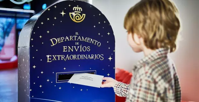 Correos instala en sus oficinas de Cantabria diez buzones mágicos para Papá Noel y los Reyes Magos
