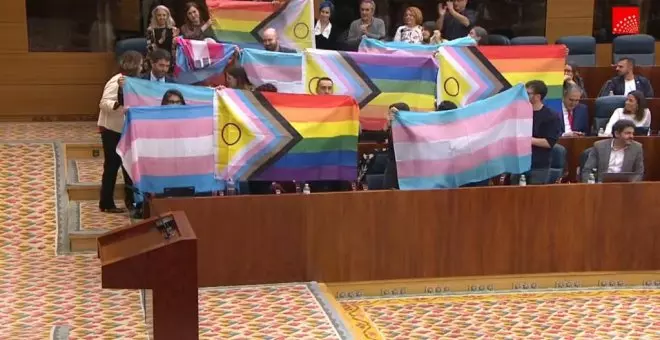 Ayuso revalida el discurso de odio de Vox contra las personas LGTBI+ con la derogación de la ley trans de Madrid