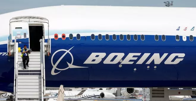 Estados Unidos ordena inmovilizar aviones Boeing 737 Max 9 tras el incidente