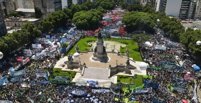 Argentina se echa a la calle para protestar contra el gobierno del 'shock' de Milei