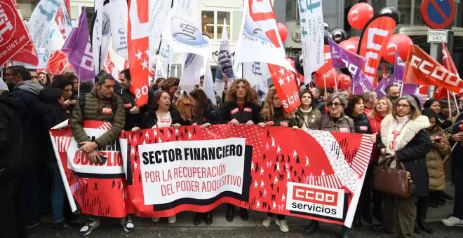 Miles de trabajadores del sector bancario se manifiestan en Madrid para exigir mejoras laborales
