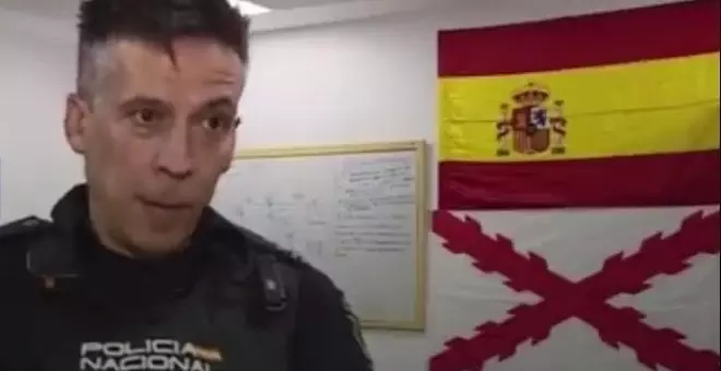 Sumar pide explicaciones a Interior por la aparición de una bandera utilizada por la ultraderecha en una comisaría