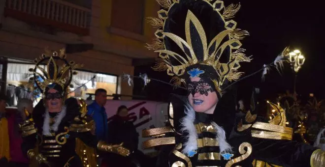 Un total de 15 grupos de nueve municipios compiten este viernes en el Concurso del Carnaval