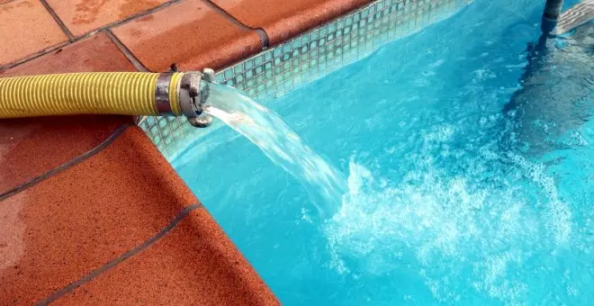 Els hotels, càmpings i parcs aquàtics podran utilitzar dessaladores per omplir les piscines