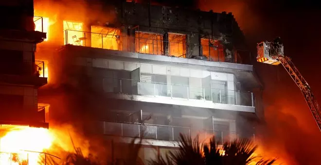Al menos cinco muertos y 14 desaparecidos en el incendio de un edificio de viviendas de València