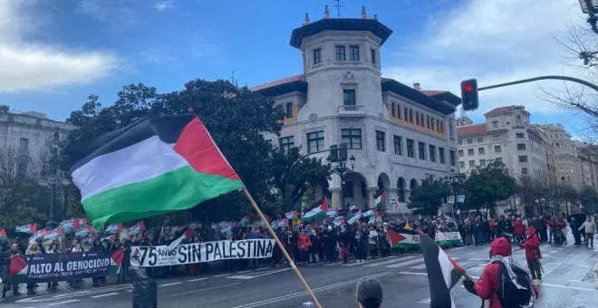 Unas 300 personas se concentran en Santander para condenar "el genocidio" de Israel en Palestina