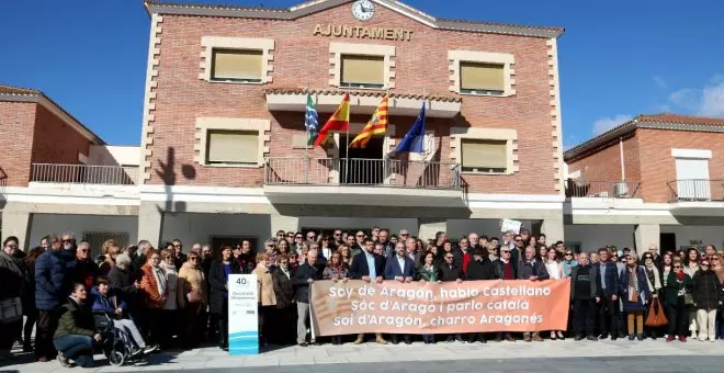 Unes 300 persones es concentren a Mequinensa en defensa del català com a llengua pròpia de l'Aragó