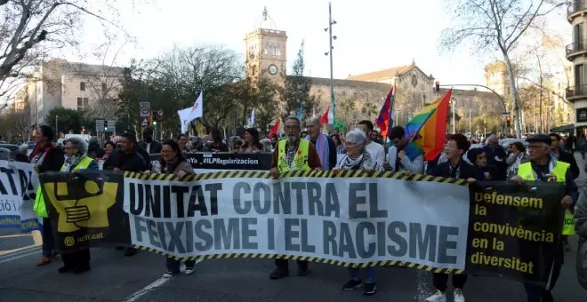 Centenars de persones es manifesten a Barcelona contra el feixisme i el racisme