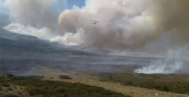 Cantabria sufre 26 incendios provocados en un día, de los que permanecen activos tres