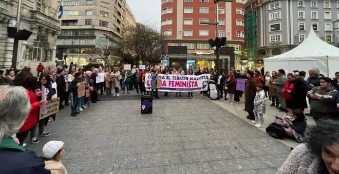 Cerca de 200 personas protestan en Santander por la violación grupal de 2022
