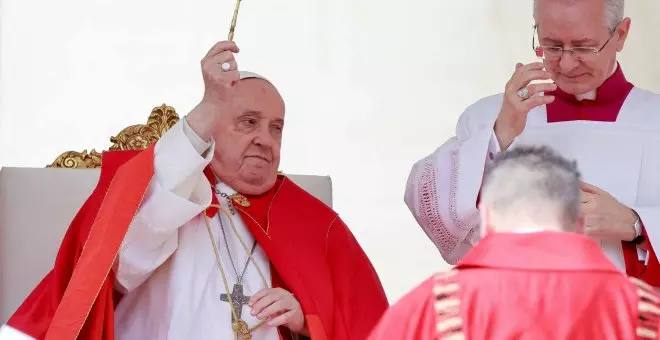 El papa sorprende a los fieles y no lee la homilía en la misa del Domingo de Ramos