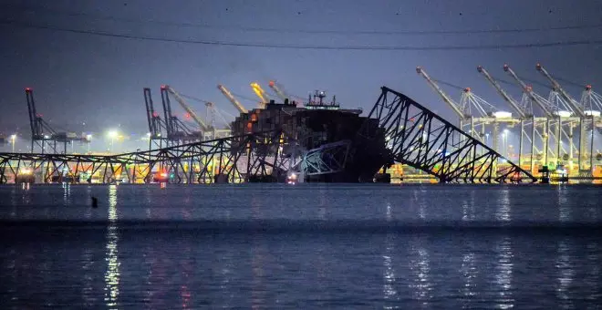 El buque que derribó el puente de Baltimore contiene 56 contenedores con material peligroso