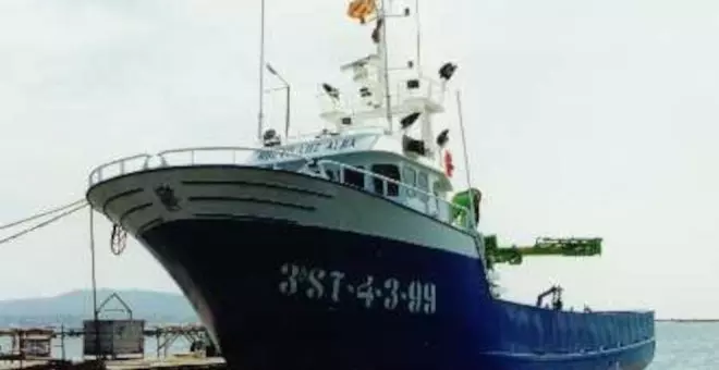 Remolcan hasta Viveiro a un pesquero santanderino a la deriva a 16 millas de Estaca de Bares con seis tripulantes