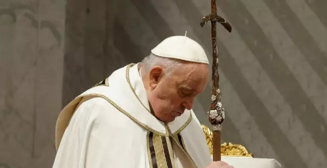 El papa renuncia a presidir el vía crucis para cuidar su salud durante los ritos de Semana Santa