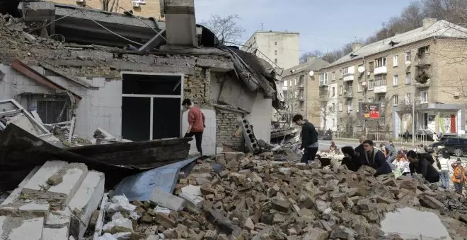 Ucrania denuncia nuevos ataques rusos en el oeste y sur del país, que dejan al menos un fallecido e infraestructuras destruidas