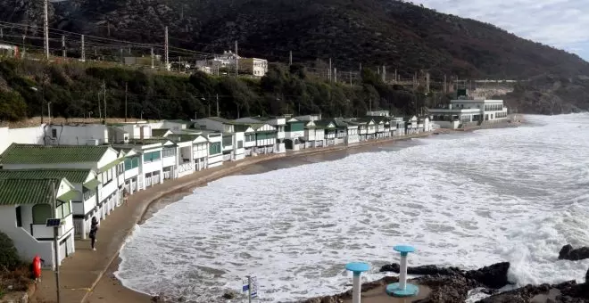 El temporal de mar fa desaparèixer trams de platja de Barcelona, el Baix Llobregat i el Garraf
