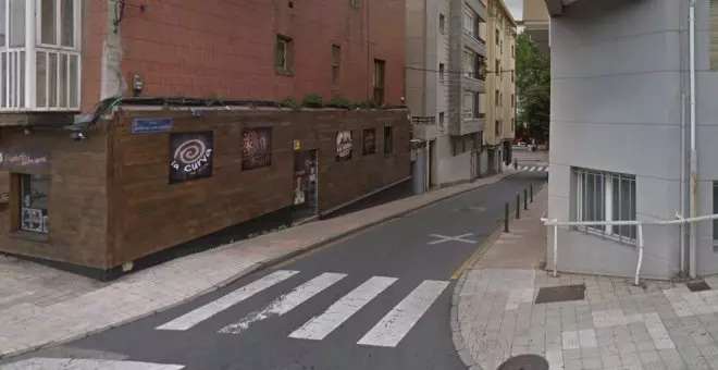 Conduce ebria, se sale de la vía y choca contra un edificio en Santander