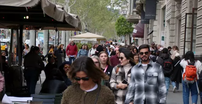 Catalunya supera el seu rècord de treballadors en actiu després d'un altre mes de caiguda de l'atur