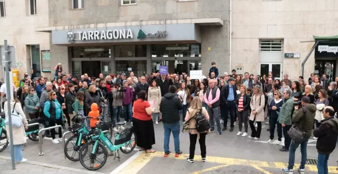 Més d'un centenar d'usuaris de tren reclamen a Tarragona un servei ferroviari "digne"