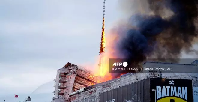 Un incendio arrasa el histórico edificio de la bolsa de Copenhague