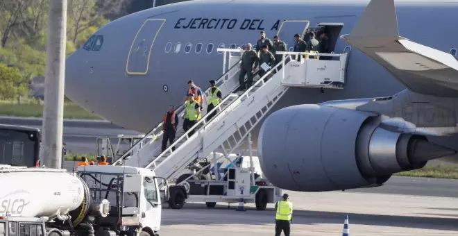 Aterriza en Bilbao el joven vasco con pancreatitis repatriado desde Tailandia