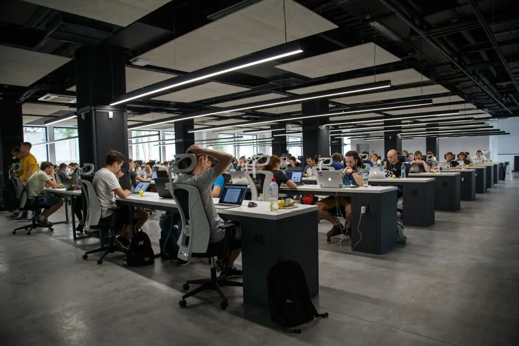 Trabajadores en un call center